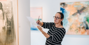 Anong Migwans Beam demonstrates watercolour paint techniques