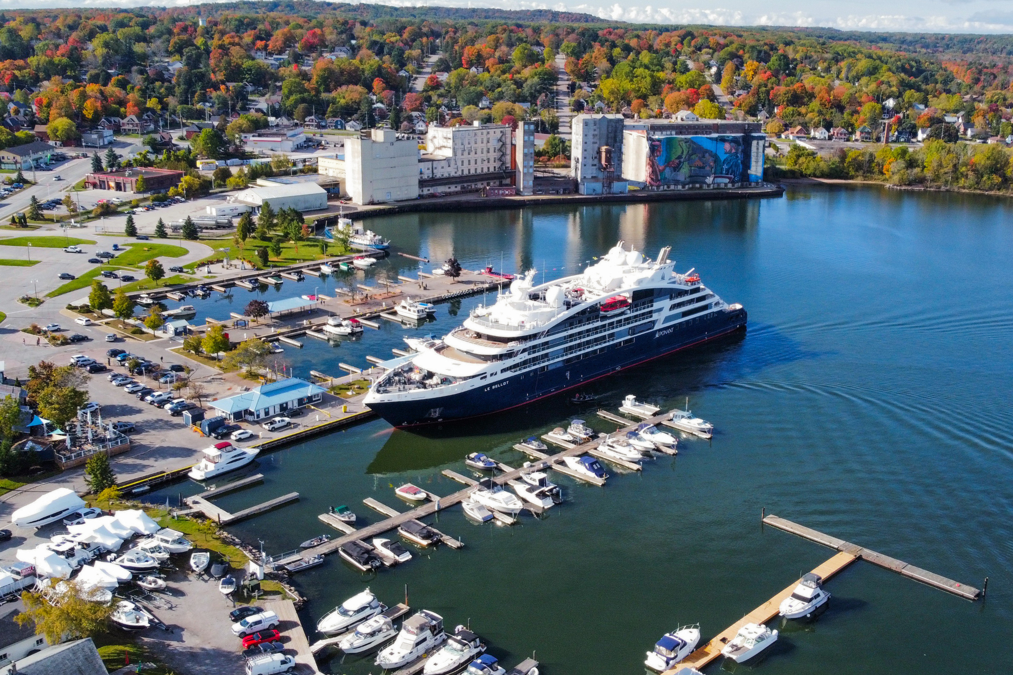 person by fire hydrant for unidirectional flushing