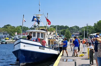 tour boat at Midland Harbour